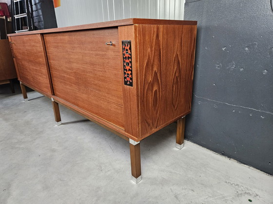 Image 1 of Vintage dressoir, ingelegde tegeltjes