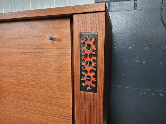 Image 1 of Vintage dressoir, ingelegde tegeltjes