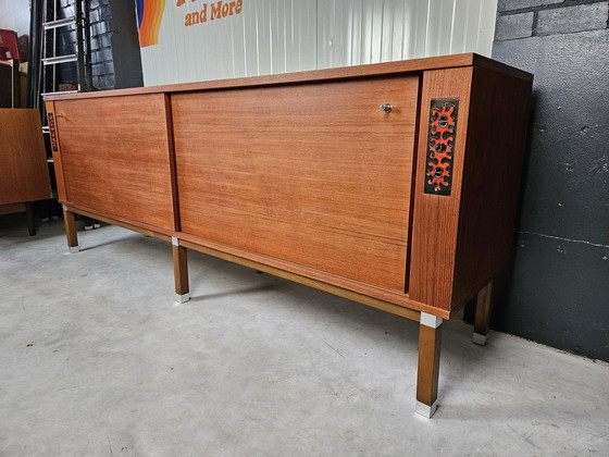 Image 1 of Vintage dressoir, ingelegde tegeltjes