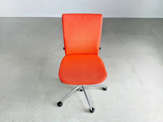 Image 1 of Vitra Bureaustoel T-Chair Rood Blauw Grijs Zwart Design Stoel