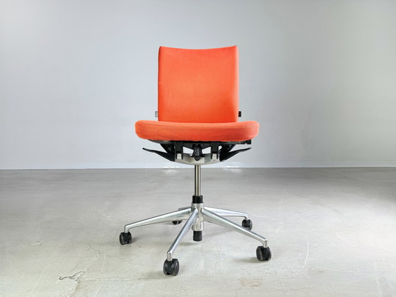 Image 1 of Vitra Bureaustoel T-Chair Rood Blauw Grijs Zwart Design Stoel