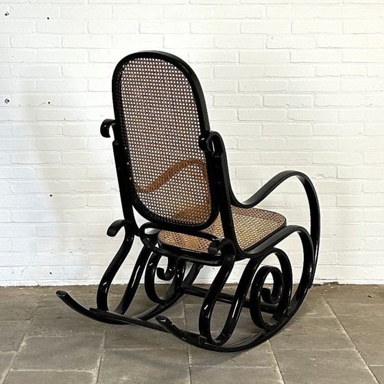 Image 1 of Vintage Thonet-stijl Schommelstoel Zwart – Iconisch Design