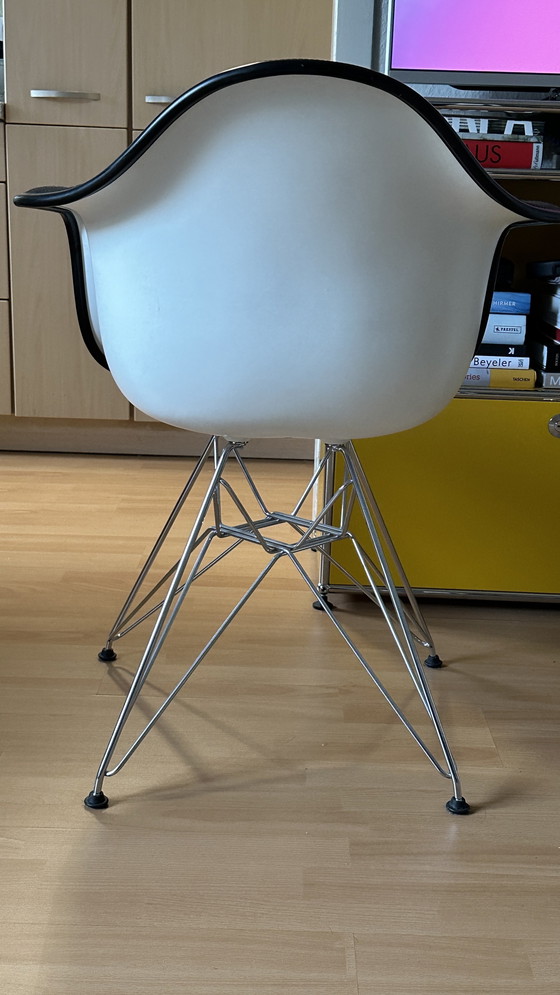 Image 1 of Vitra - Eames Plastic Fauteuil DAR - Volledig gestoffeerd