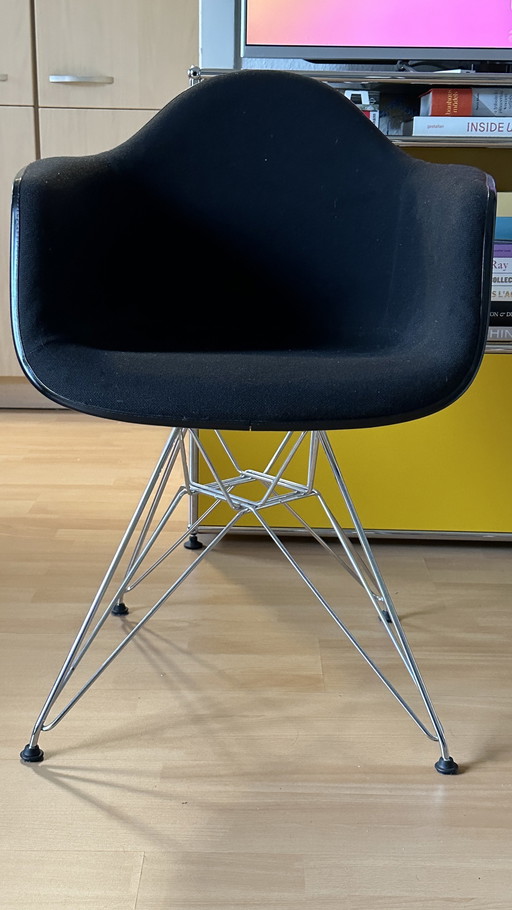 Vitra - Eames Plastic Fauteuil DAR - Volledig gestoffeerd