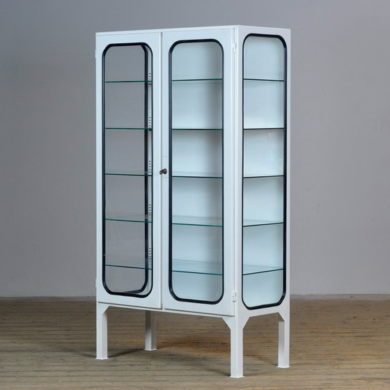 Image 1 of Vintage medisch kabinet van ijzer en glas, jaren 1970