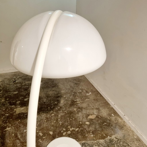 Witte Serpente Vloerlamp Van Elio Martinelli Voor Martinelli Luce