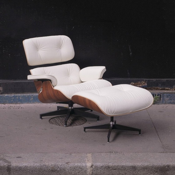 Image 1 of Vintage fauteuil met voetenbankje van Charles en Ray Eames voor Herman Miller, 2017