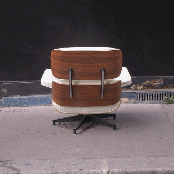 Image 1 of Vintage fauteuil met voetenbankje van Charles en Ray Eames voor Herman Miller, 2017