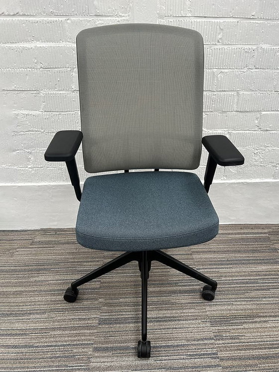 Image 1 of Vitra AM Chair