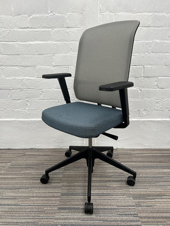 Image 1 of Vitra AM Chair