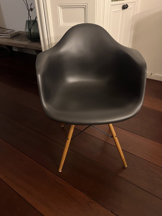 Image 1 of Vitra Daw Charles And Ray Eames stoel