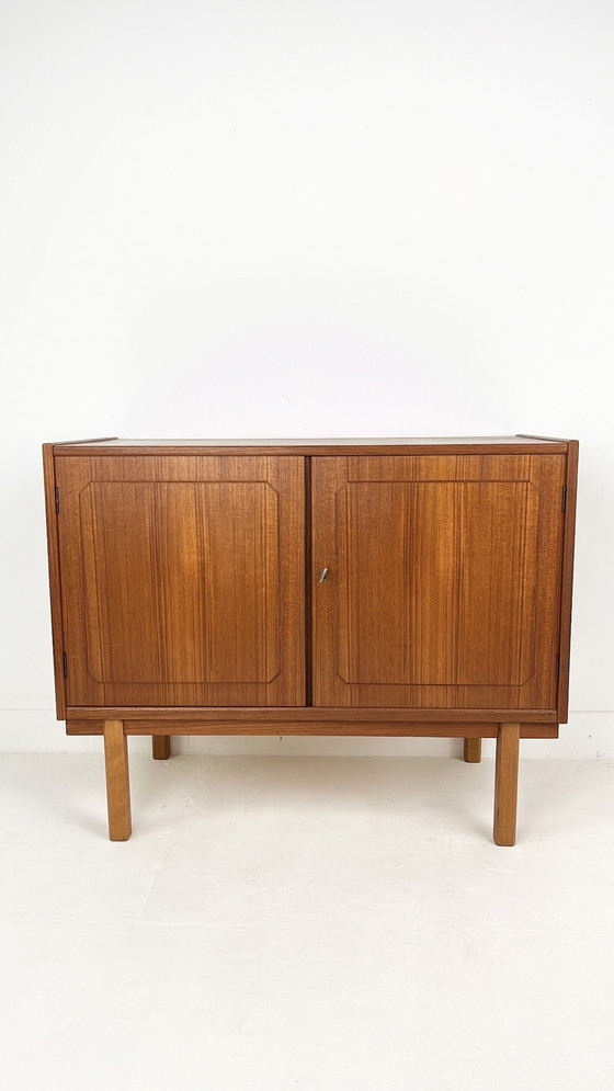 Image 1 of Zweedse vintage teak fineren kast 