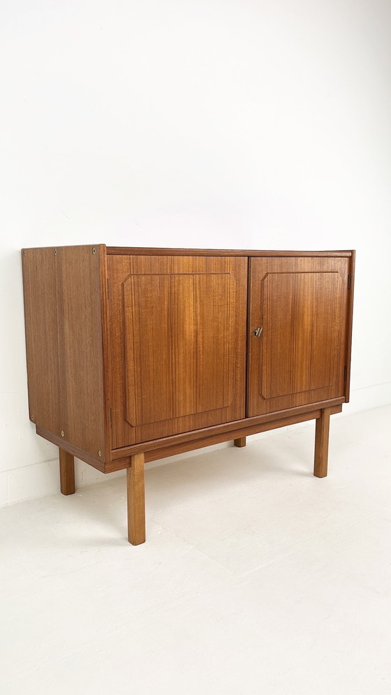 Image 1 of Zweedse vintage teak fineren kast 