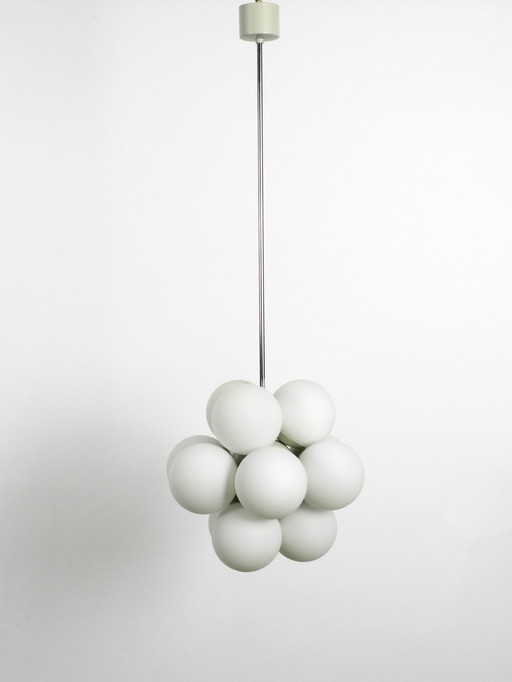 Mooie Ongebruikte 1960S Atomic Space Age Kaiser Leuchten Metalen Plafondlamp Met 12 Glazen Bollen In Licht Grijs