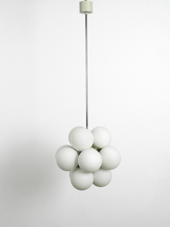 Image 1 of Mooie Ongebruikte 1960S Atomic Space Age Kaiser Leuchten Metalen Plafondlamp Met 12 Glazen Bollen In Licht Grijs