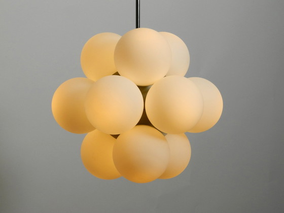 Image 1 of Mooie Ongebruikte 1960S Atomic Space Age Kaiser Leuchten Metalen Plafondlamp Met 12 Glazen Bollen In Licht Grijs