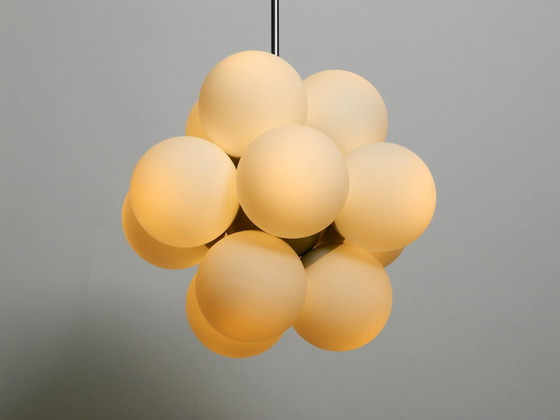 Image 1 of Mooie Ongebruikte 1960S Atomic Space Age Kaiser Leuchten Metalen Plafondlamp Met 12 Glazen Bollen In Licht Grijs