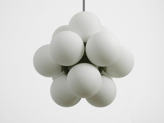 Image 1 of Mooie Ongebruikte 1960S Atomic Space Age Kaiser Leuchten Metalen Plafondlamp Met 12 Glazen Bollen In Licht Grijs