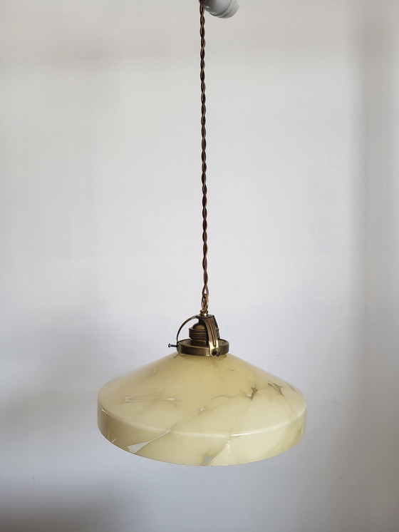 Image 1 of Art deco opaline glazen ronde hanglamp, messing afwerking en porseleinen plafondkapje