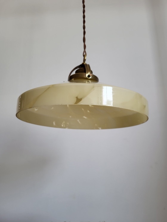 Image 1 of Art deco opaline glazen ronde hanglamp, messing afwerking en porseleinen plafondkapje