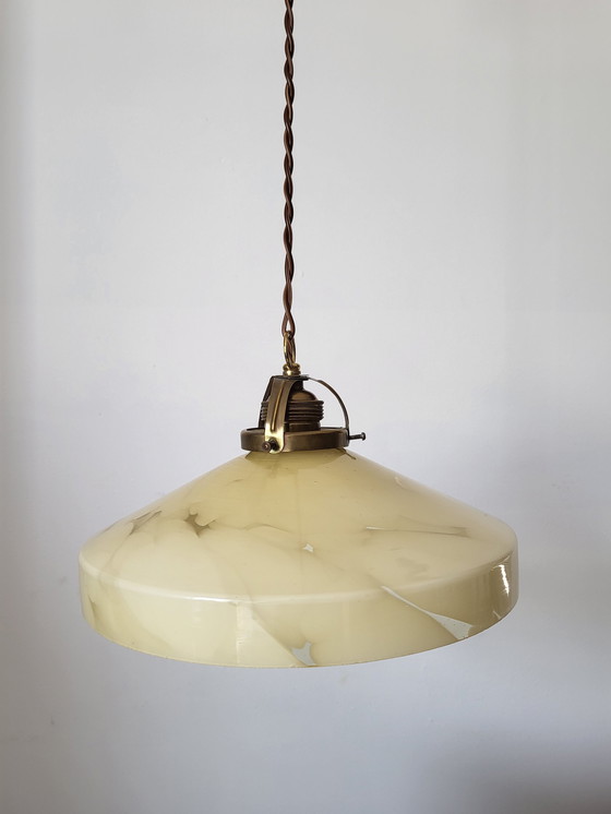 Image 1 of Art deco opaline glazen ronde hanglamp, messing afwerking en porseleinen plafondkapje