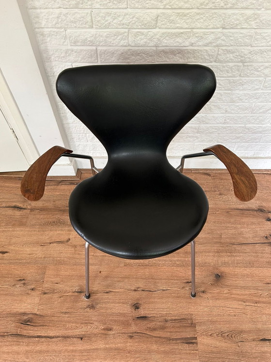 Image 1 of Fritz Hansen, Arne Jacobsen Vlinderstoel