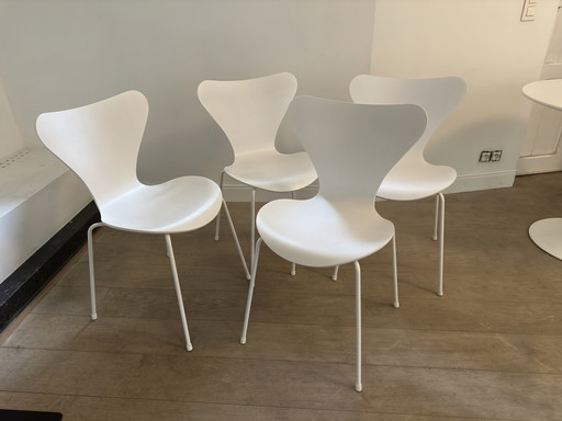 4x Fritz Hansen Series 7 Vlinderstoel Monochrome Van Arne Jacobsen