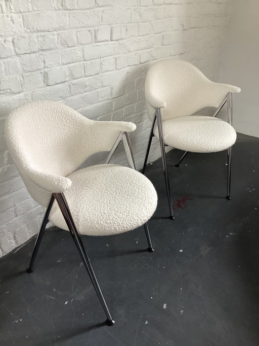 2x jaren 70 chromen en gekrulde fauteuils