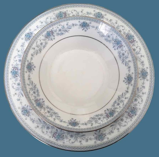 Image 1 of Noritake Blue Hill servies 64 stuks voor 12 personen