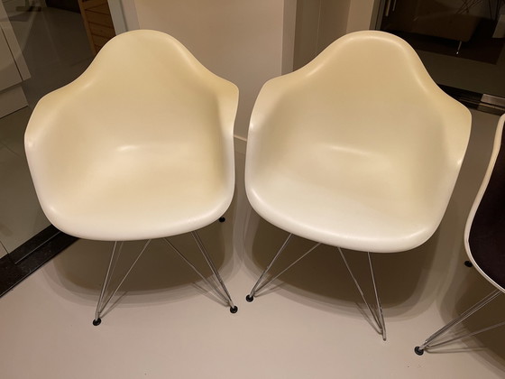 Image 1 of 2x Vitra DAR stoel