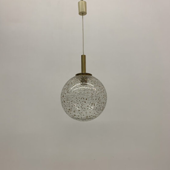 Image 1 of Mid-eeuws Design Glazen Globe Hanglamp met Gouden Vlokken - 1970's