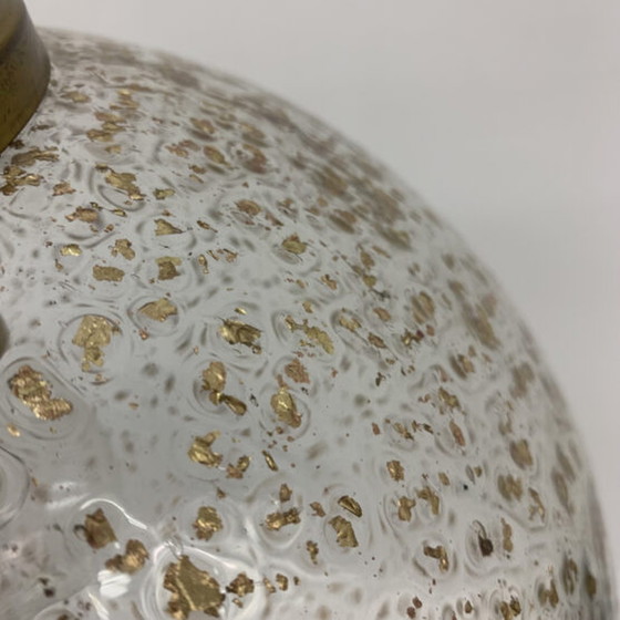 Image 1 of Mid-eeuws Design Glazen Globe Hanglamp met Gouden Vlokken - 1970's