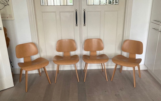 Image 1 of 4X Vitra Dcw stoel