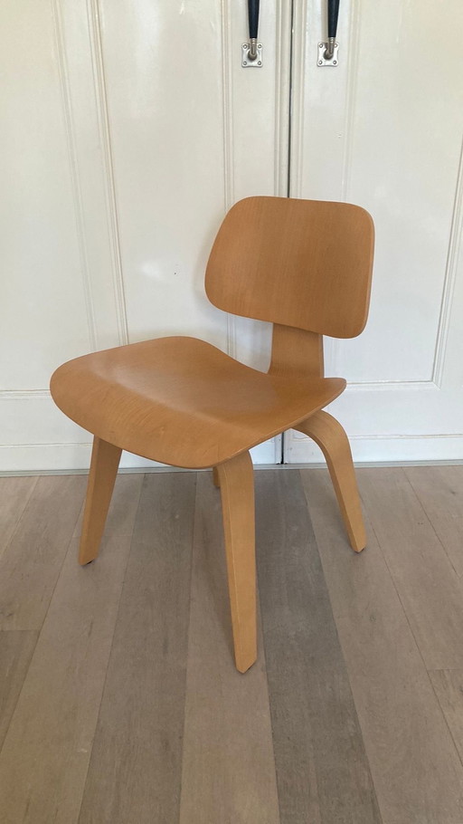 4X Vitra Dcw stoel