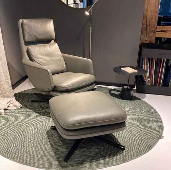 Image 1 of Nwe Vitra Grand Relax lounge chair + Ottoman premium leder showmodel 2023