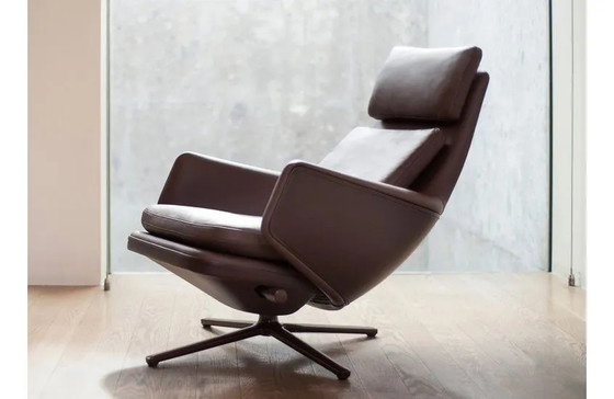 Image 1 of Nwe Vitra Grand Relax lounge chair + Ottoman premium leder showmodel 2023