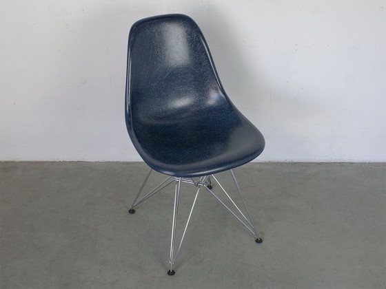 Image 1 of Vitra Originele Dsr Glasfiber In Navy Blue Design Charles Eames 