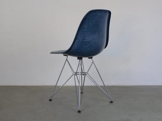 Image 1 of Vitra Originele Dsr Glasfiber In Navy Blue Design Charles Eames 