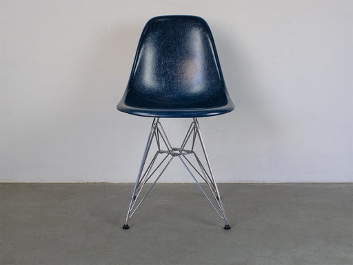 Vitra Originele Dsr Glasfiber In Navy Blue Design Charles Eames 