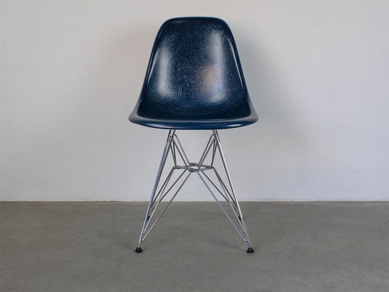 Image 1 of Vitra Originele Dsr Glasfiber In Navy Blue Design Charles Eames 