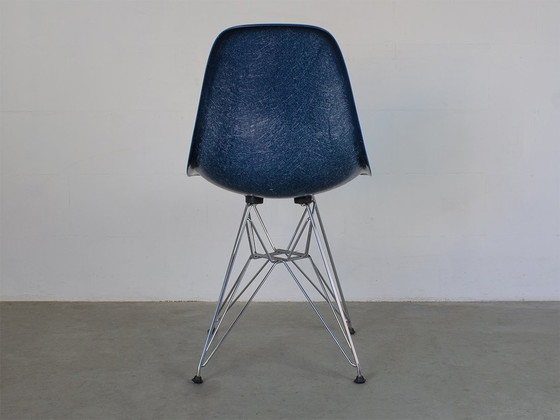 Image 1 of Vitra Originele Dsr Glasfiber In Navy Blue Design Charles Eames 