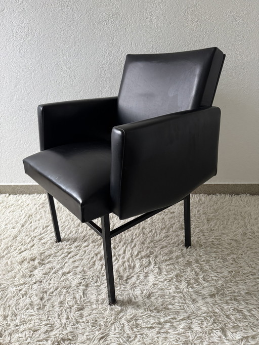 Zwarte fauteuil met 50's design