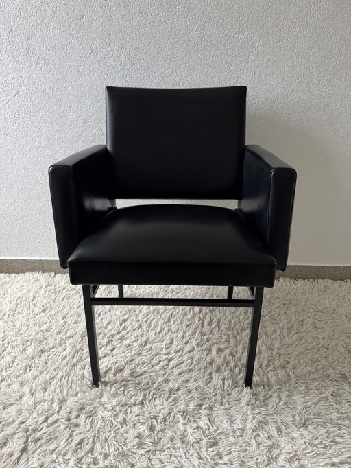 Zwarte fauteuil met 50's design