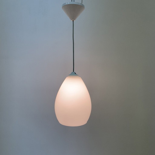 Opaline glazen hanglamp uit het midden van de eeuw - 1960