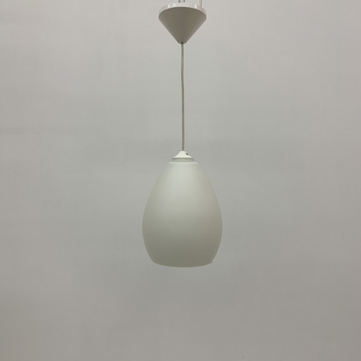 Opaline glazen hanglamp uit het midden van de eeuw - 1960