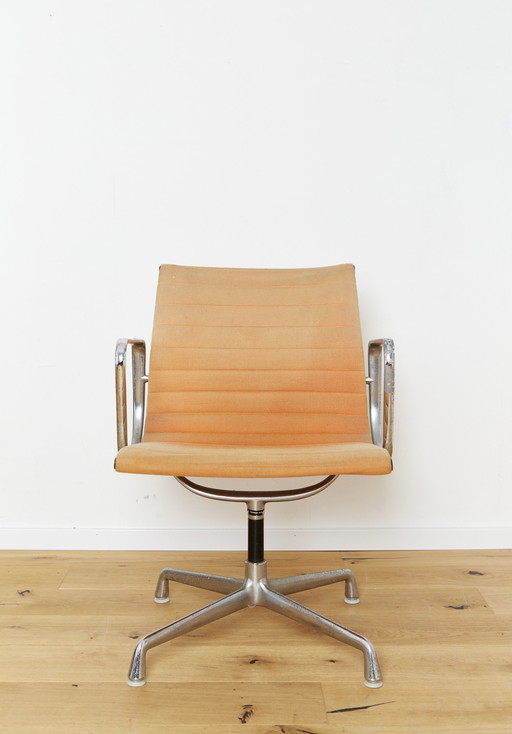 Charles & Ray Eames Aluminium Stoel Groep Ea 107 Voor Herman Miller