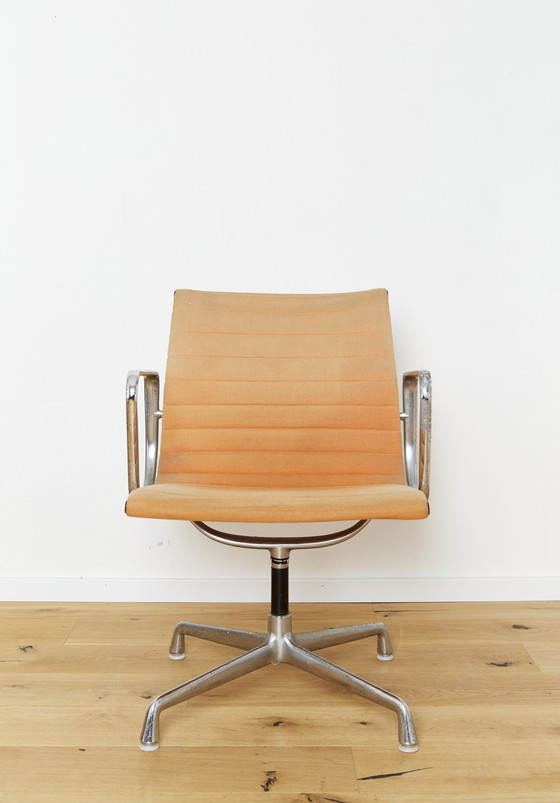 Image 1 of Charles & Ray Eames Aluminium Stoel Groep Ea 107 Voor Herman Miller