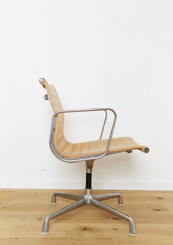 Image 1 of Charles & Ray Eames Aluminium Stoel Groep Ea 107 Voor Herman Miller