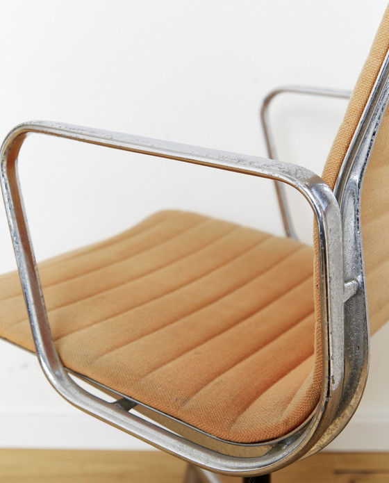 Image 1 of Charles & Ray Eames Aluminium Stoel Groep Ea 107 Voor Herman Miller