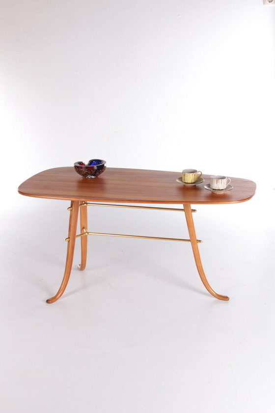 Image 1 of Vintage Salontafel met 3 poten en messing details Scandinavie.